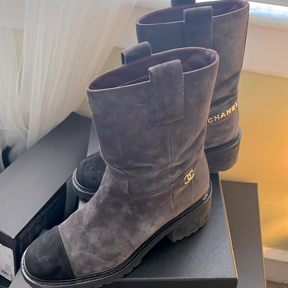 Gorgeous Chanel boots hard to find gently worn authentic comes with box
